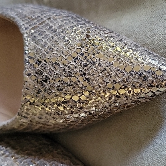 James Chan Women's Pumps - Picture 6 of 7